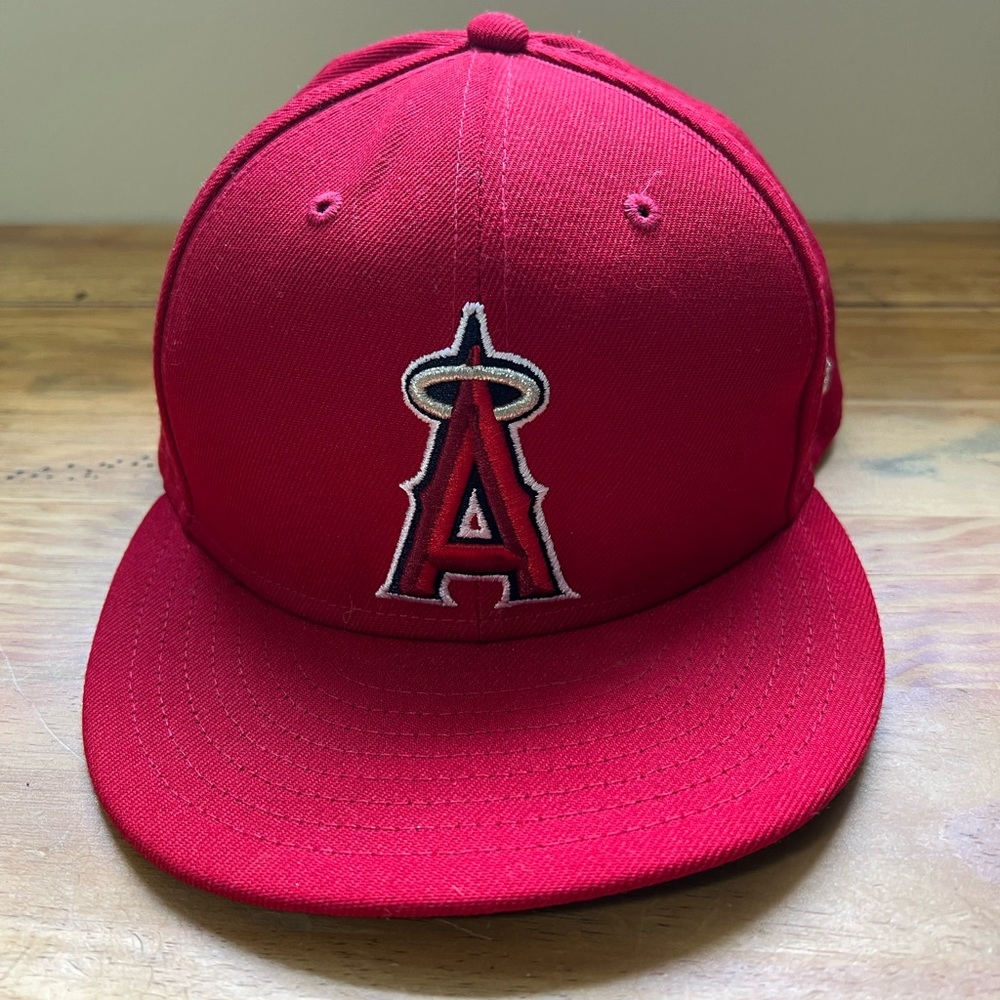 NEW ERA LA ANGELS OFFICIAL ON FIELD CAP 7 55.8 cm